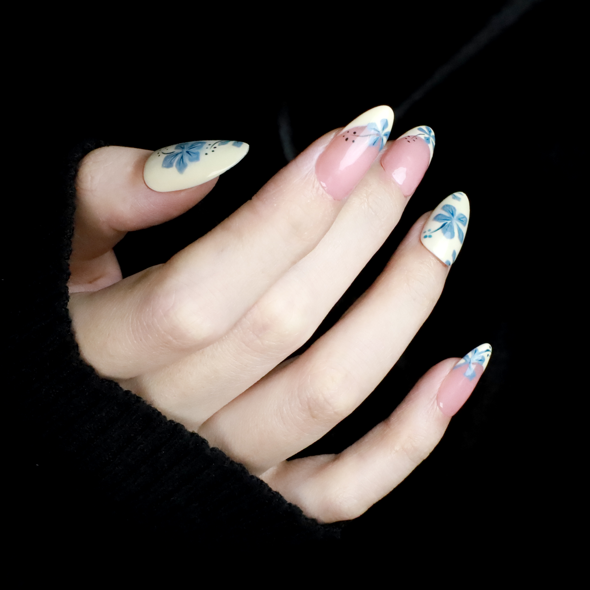 Blue Floral Elegance Hand-Painted Press-On Nails, 3D Minimalist Custom Fake nails, Short Almond Flower Gel Nails, French Style Glue On Nail