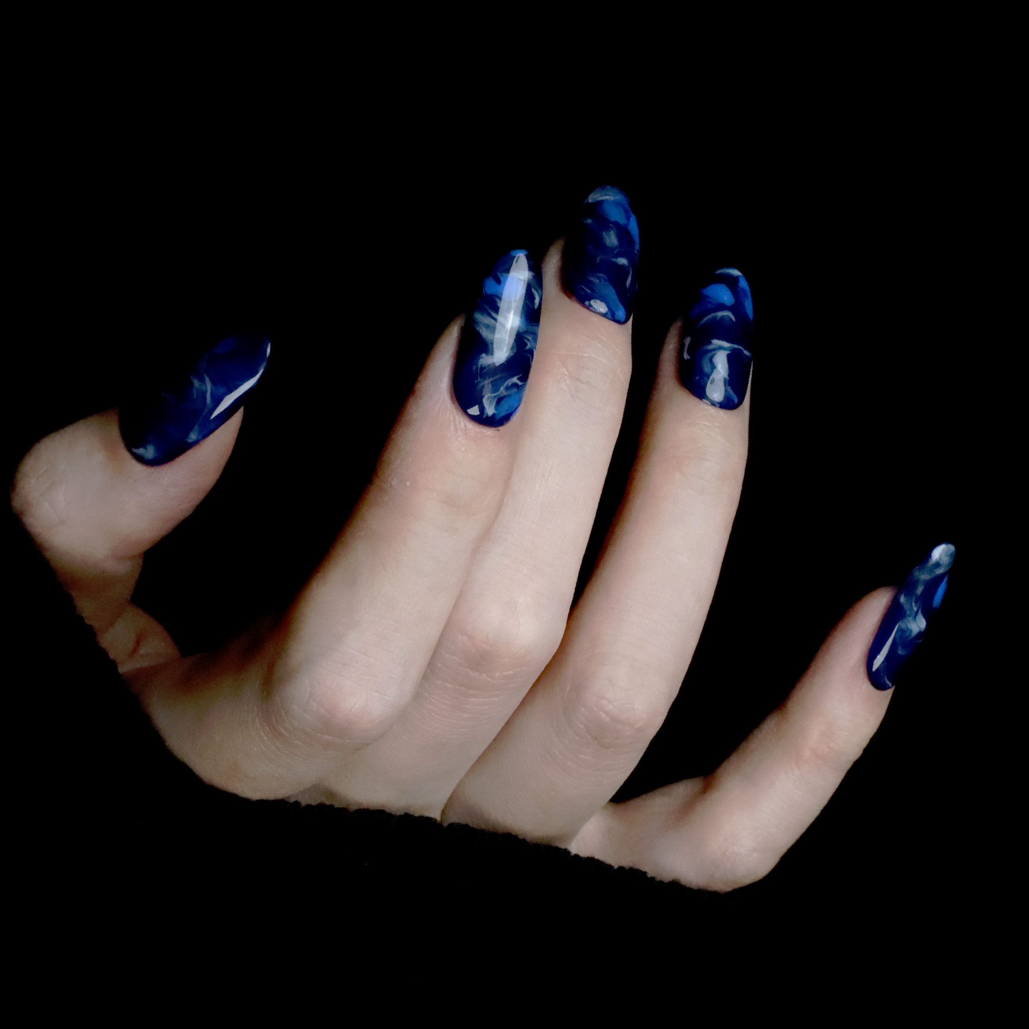 Elegant Blue Marble Press On Nails with white Swirls, Luxury Handmade Medium Oval Fake Nails, Reusable nails, Gel Nails