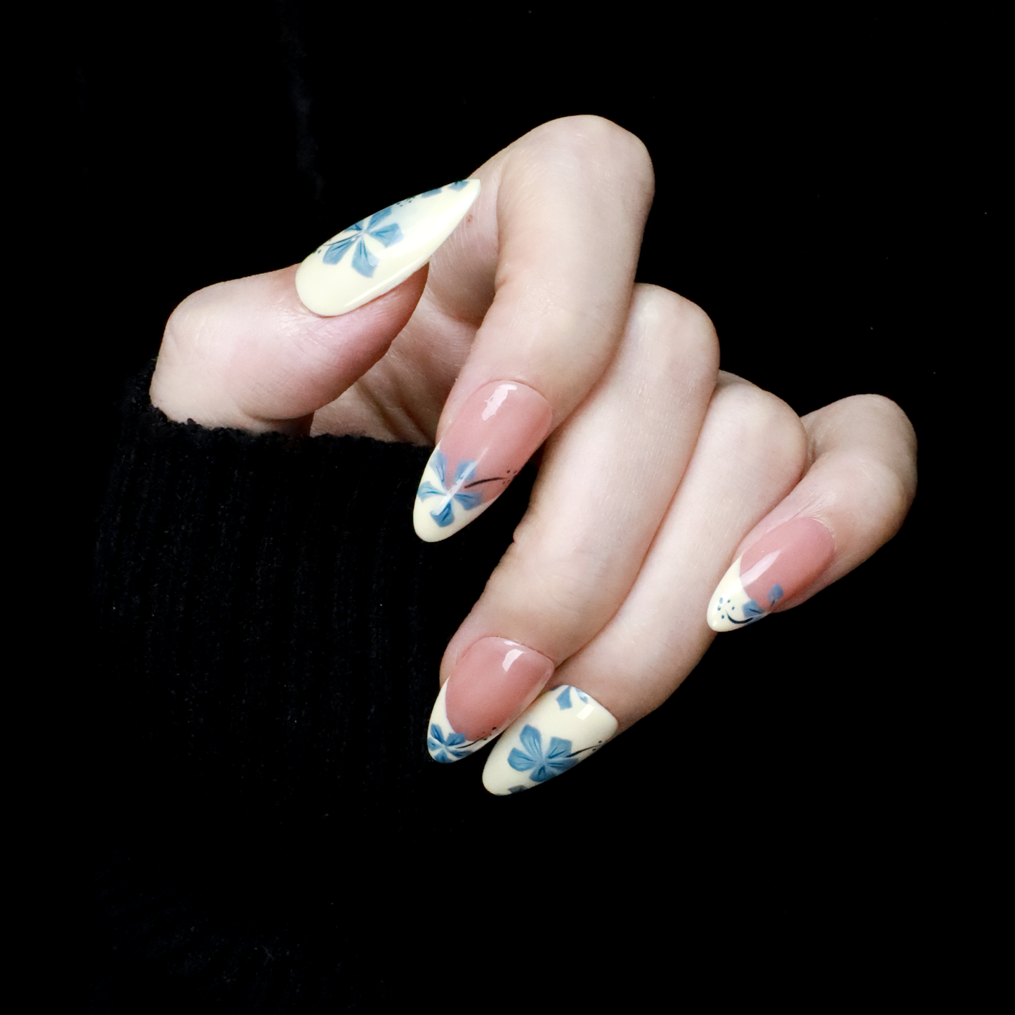 Blue Floral Elegance Hand-Painted Press-On Nails, 3D Minimalist Custom Fake nails, Short Almond Flower Gel Nails, French Style Glue On Nail