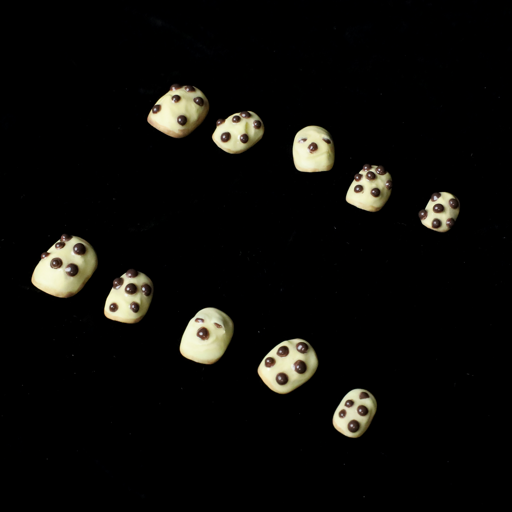 Spooky Dot Cute and Creepy Halloween Press-on Nails | 3D Dots Nails | Yellow Nail | Short Oval｜Handmade Nails, Reusable nails, Fake Nails