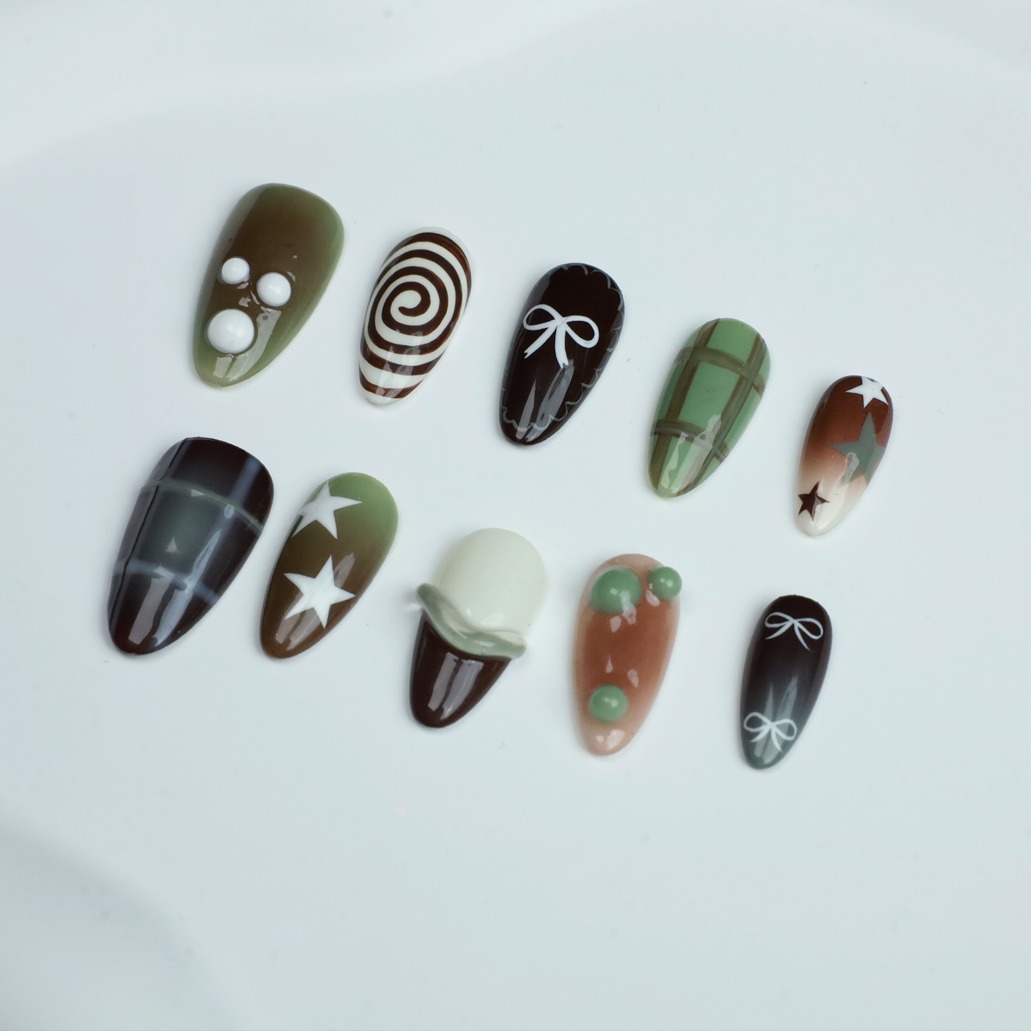 Retro Elegance Custom Press On Nails | Vintage Glam 3D nails | Green Nails | Short Almond Nail | Handmade Nails, Reusable nails, Fake Nails